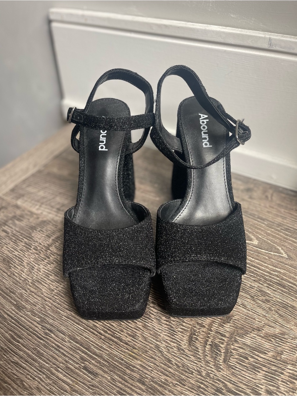 NWT Brand New Abound Black Glitter Square-Toe Block Heel Sandals